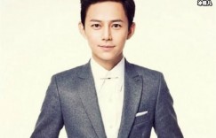 何炅老师发自拍照结果全网询问链接，只因为他耳边的“耳环”