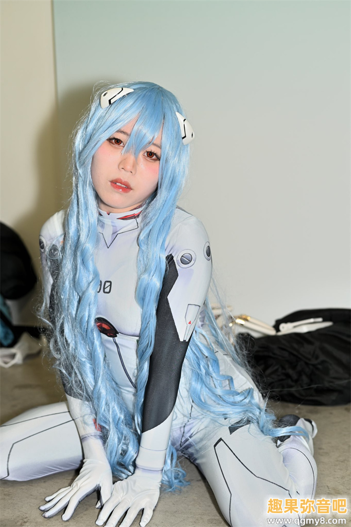 [SDMN-426]上下都在喷还有水蛇腰！近期最好的母乳女艺人真白理真（真白りま）出道！