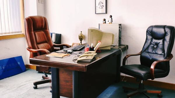 腾讯庆祝成立27周年！官方发布首间办公室的场景图片