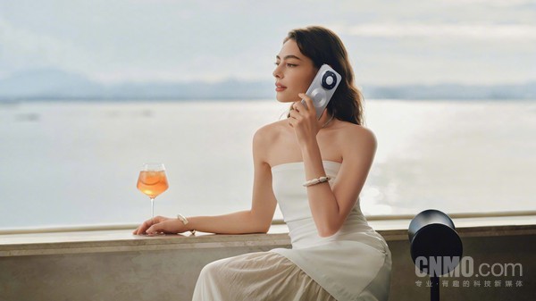 华为Mate 80系列 外媒关注华为Mate 80引发明星抢购潮 线上库存秒售罄