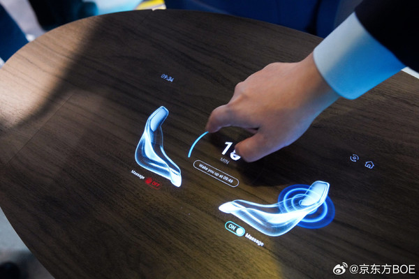 京东方发布&ldquo;HERO 2.0智能座舱&rdquo; 自带投影仪和智能桌