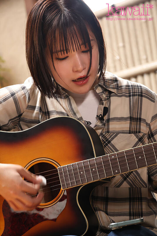 溝端恋(沟端恋)出道作品CAWD-929发布!现场有100位粉丝支持的街头歌手!因为太爱看A片所以成了女优!