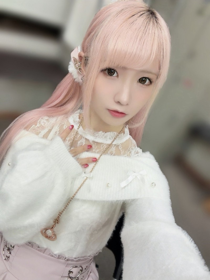 出道4年面临抉择⋯金发美少女的她和经纪人面谈后的结果是?