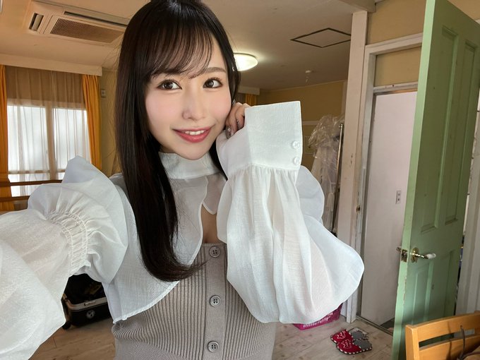 夕雏惠美里(夕雛エミリ)出道作品番号及封面，夕雏惠美里个人简介