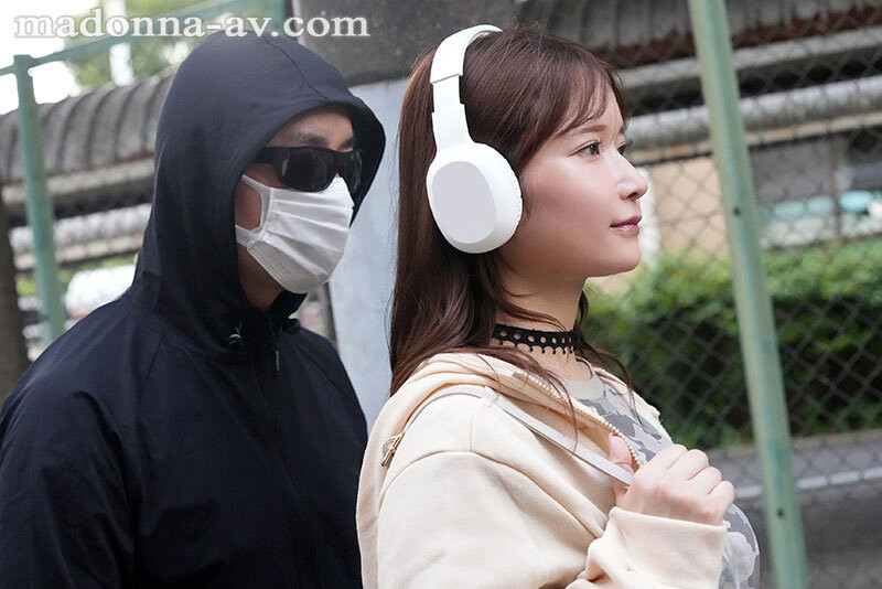 (JUR-636)耳机是重点!桃园怜奈被30公分后的痴汉非法侵入了!