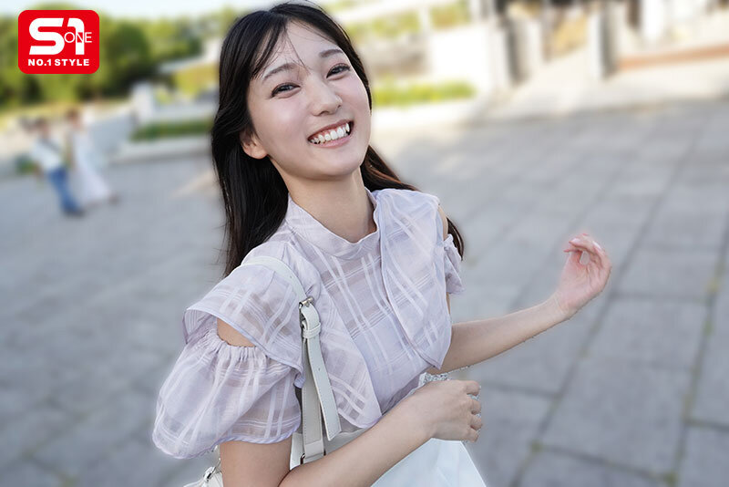 初美菜乃花(SNOS-101) 第一次的饭店过夜性爱拍摄,超渴望性爱的美乳新人!