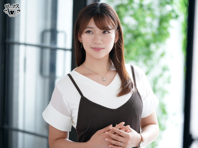 美月香织(VEO-084) 超受欢迎的「豪华饭店柜台娘」火辣出道!办理入住时狂被搭讪…