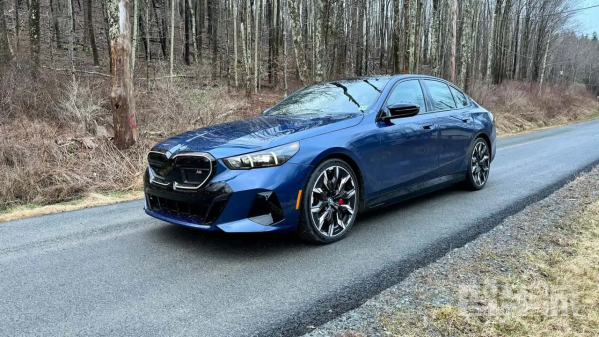 宝马首款原生NACS接口车型曝光：竟是i5 M60 顶配独享