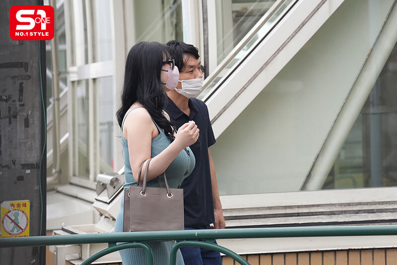 南羽琉(SNOS-135) 「巨乳人妻」兼差风俗娘,老公不在就是邻居的干到饱玩偶