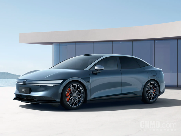 极氪007 极氪“焕新7系”明日开启预售 全系标配900V与Thor-U芯片