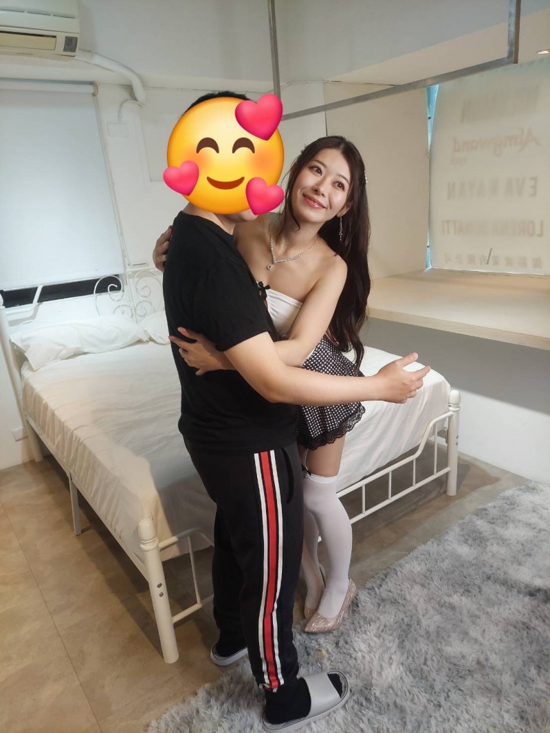 人见人爱的家庭主妇篠原伊代 (Iyo Shinohara) 荣获大奖！